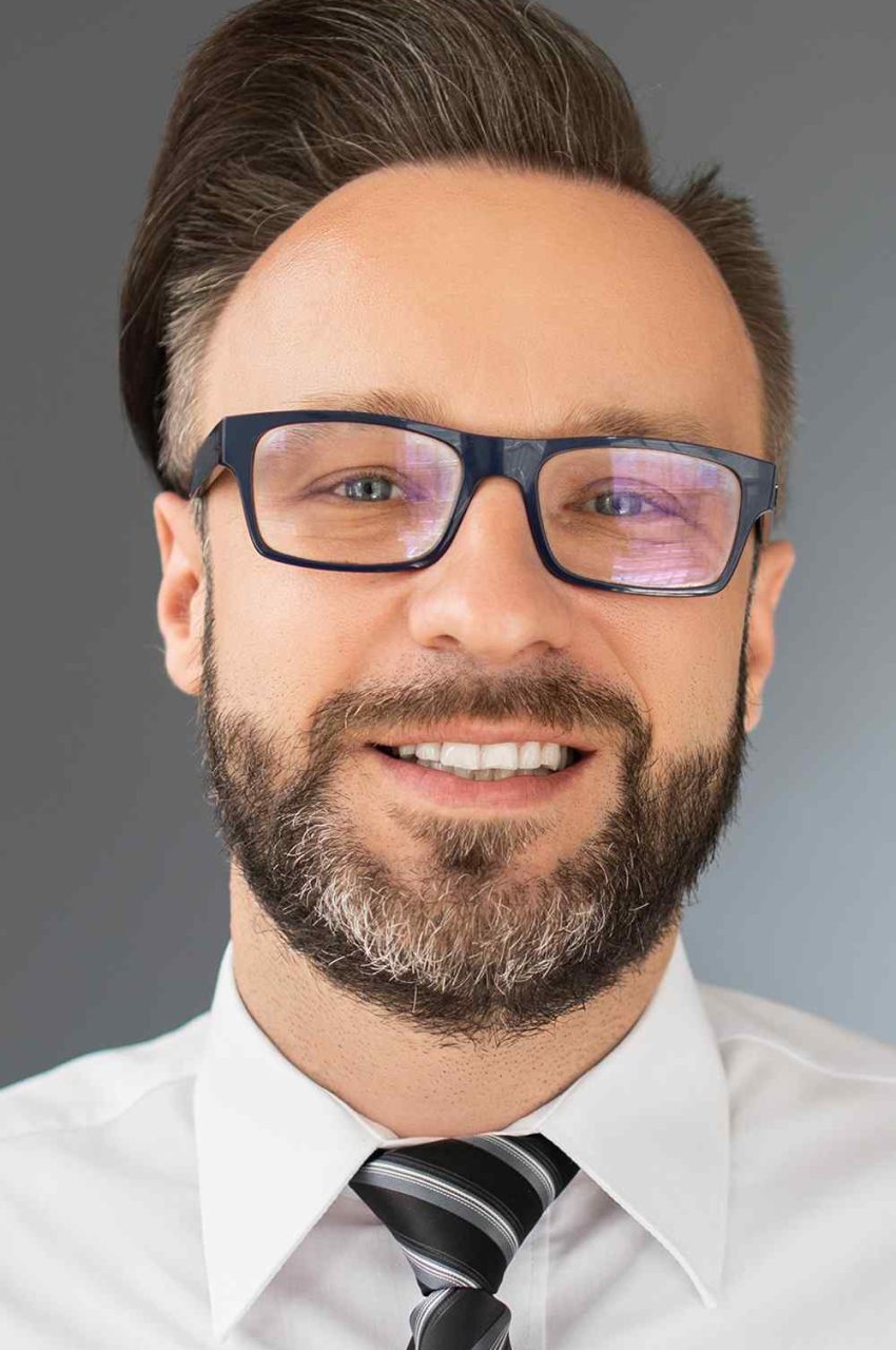 https://deutsche-kompa.de/wp-content/uploads/2019/02/team_02-850x1280.jpg